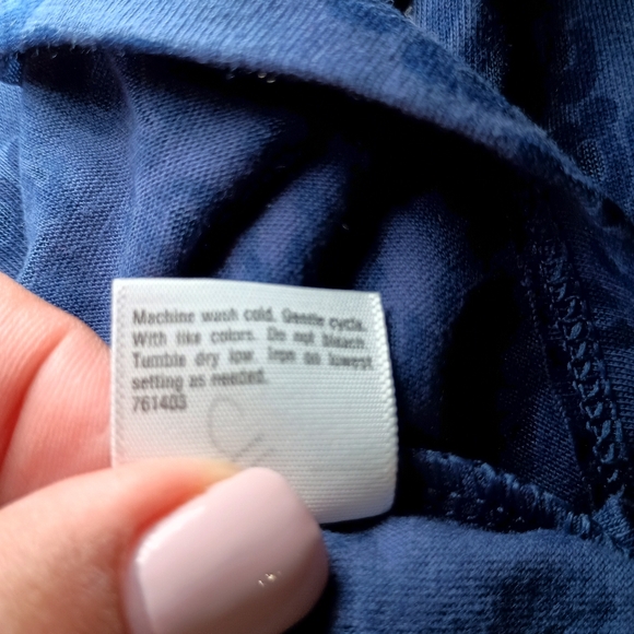a.n.a. A New Approach Blue Animal Print Top – Size 1X – NWT - Picture 13 of 13